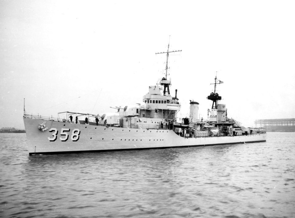 USS McDougal (DD-358) off the Philadelphia Naval Shipyard, Pennsylvania (USA), on 13 September 1937 (19-N-17221)