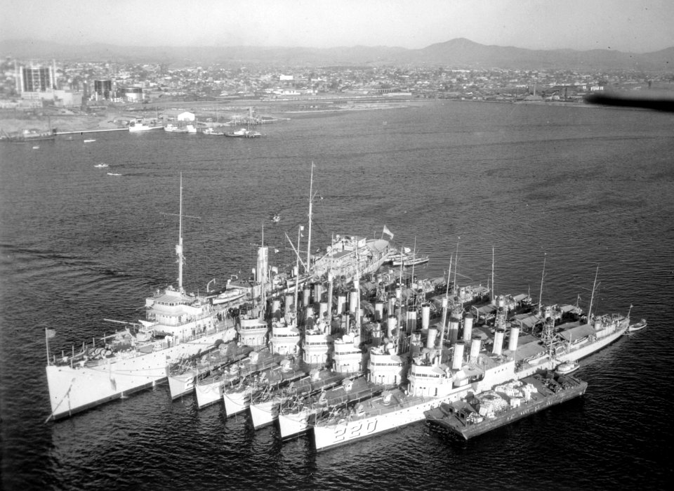 USS Melville AD-2 with 6 destroyers 1932