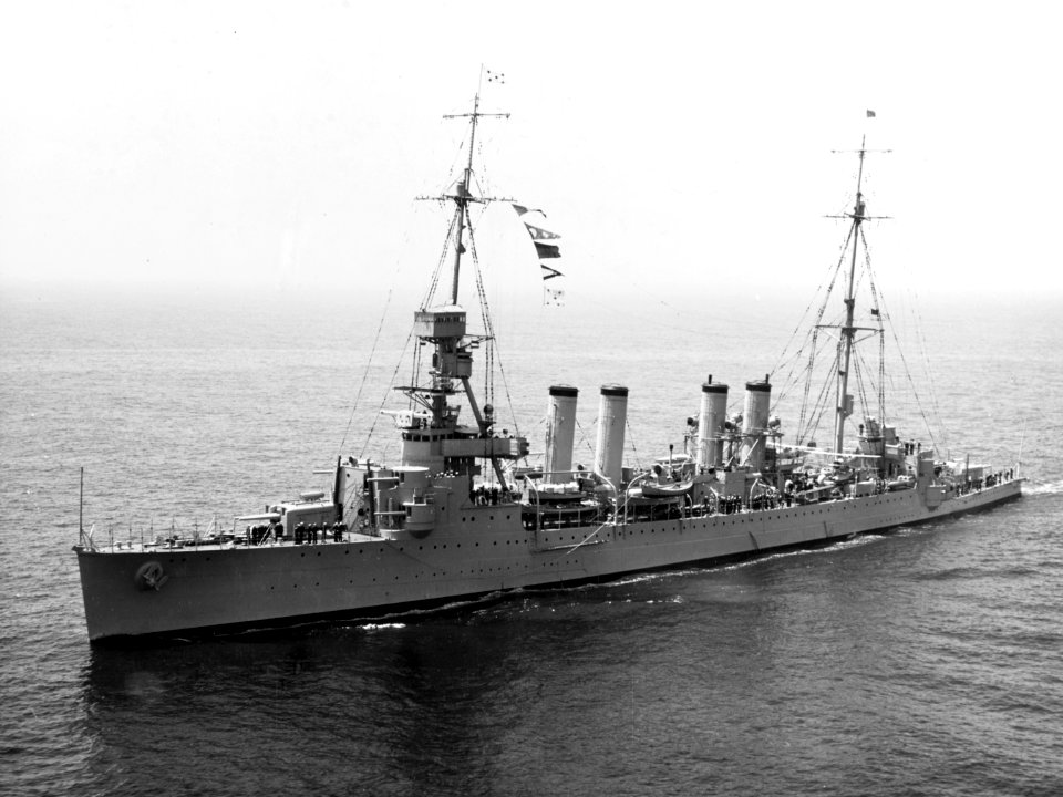 USS Memphis (CL-13) underway off New York City on 31 May 1934 (NH 640)