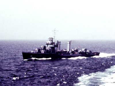 USS Meredith (DD-434) underway in the Atlantic Ocean, circa in the summer of 1941 (80-G-K-16432)
