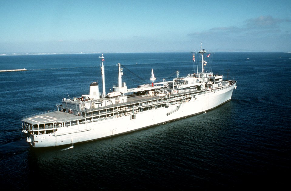 USS McKee (AS-41) underway in 1984