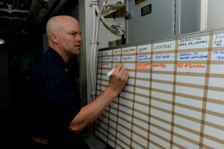 USS Mesa Verde 140409-N-BD629-005