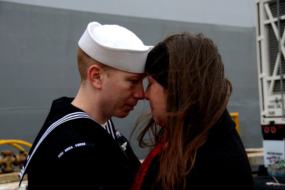 USS Mesa Verde 140208-N-HB951-047