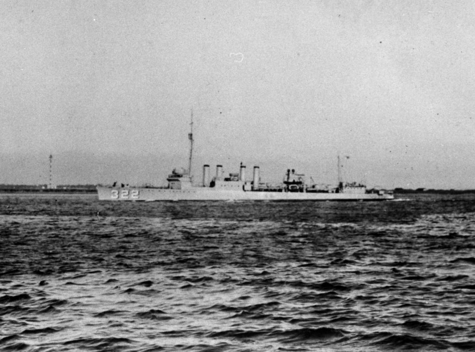 USS Mervine (DD-322) underway in the 1920s (NH 46252)