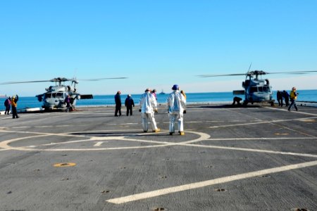 USS Mesa Verde 140108-N-HB951-161