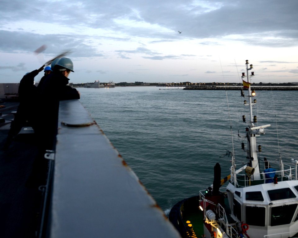 USS Mesa Verde operations 140224-N-HB951-014