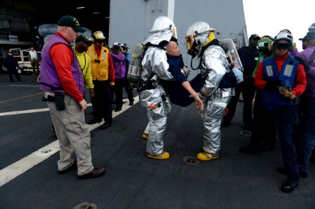 USS Mesa Verde firefighting exercise 140220-N-BD629-090