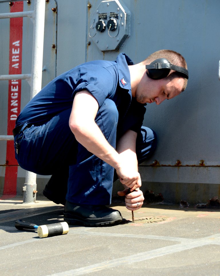 USS Mesa Verde operations 140318-N-HB951-229
