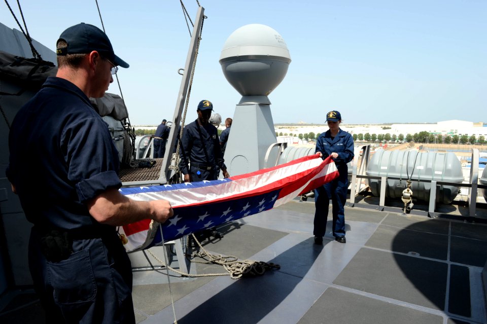 USS Mesa Verde operations 140414-N-BD629-135