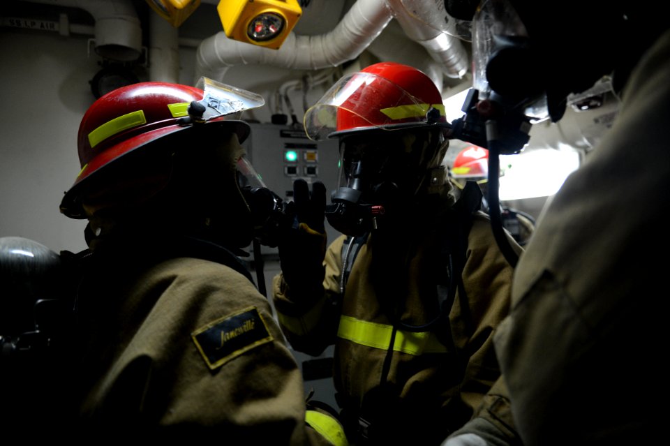USS Mesa Verde firefighting exercise 140220-N-BD629-268