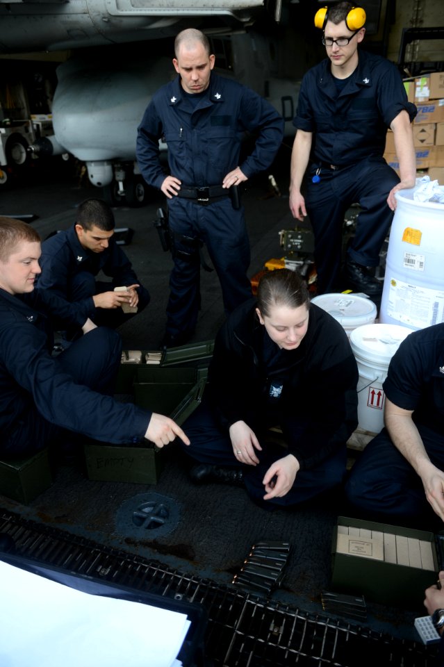 USS Mesa Verde 140215-N-BD629-447