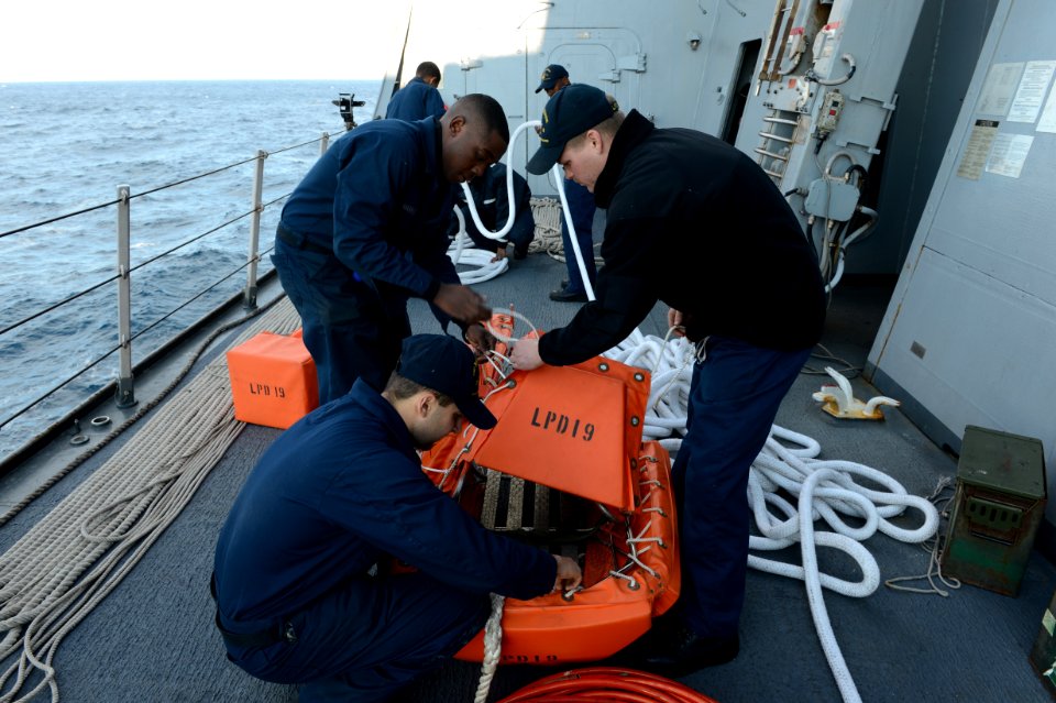 USS Mesa Verde operations 131203-N-BD629-169