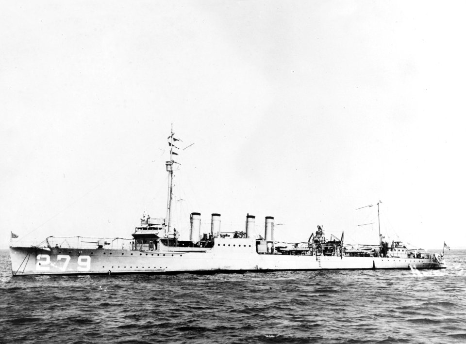USS Meyer (DD-279) at anchor, circa 1920-1922 (NH 46254)