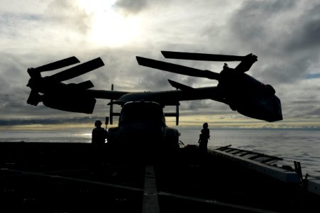 USS Mesa Verde operations 140218-N-BD629-119