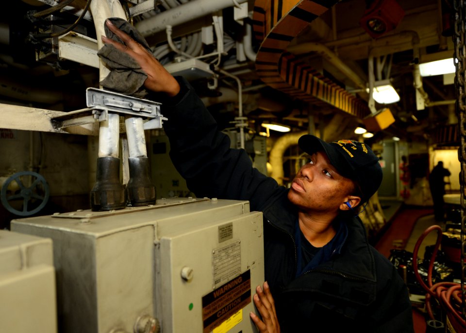 USS Mesa Verde operations 130209-N-NL541-088