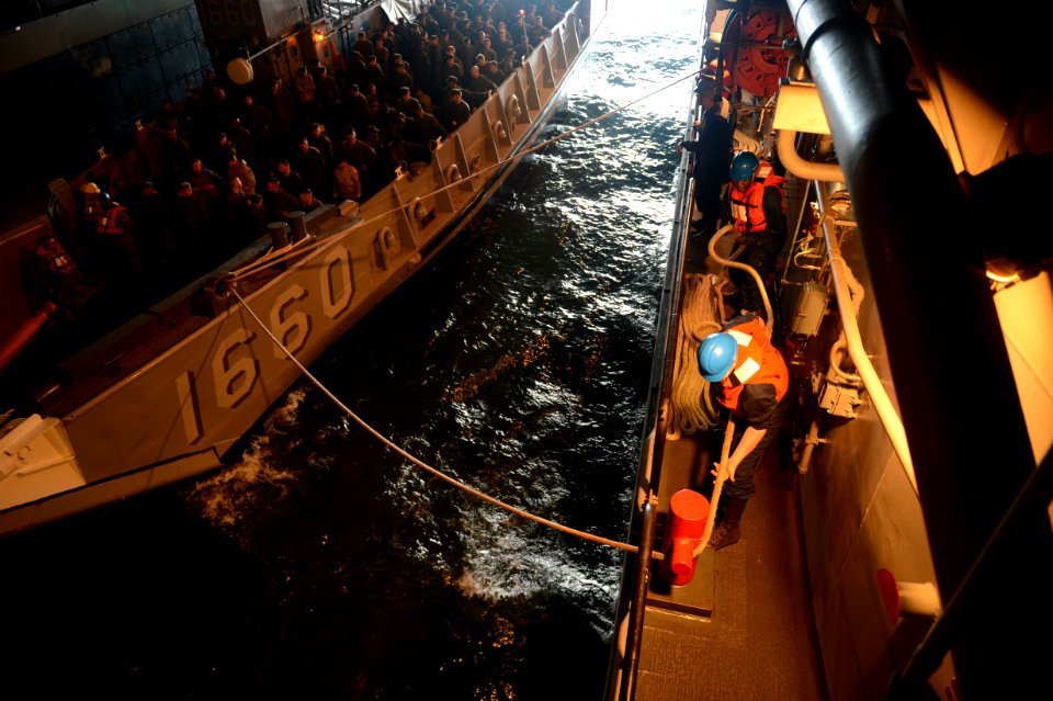 USS Mesa Verde operations 131204-N-BD629-124