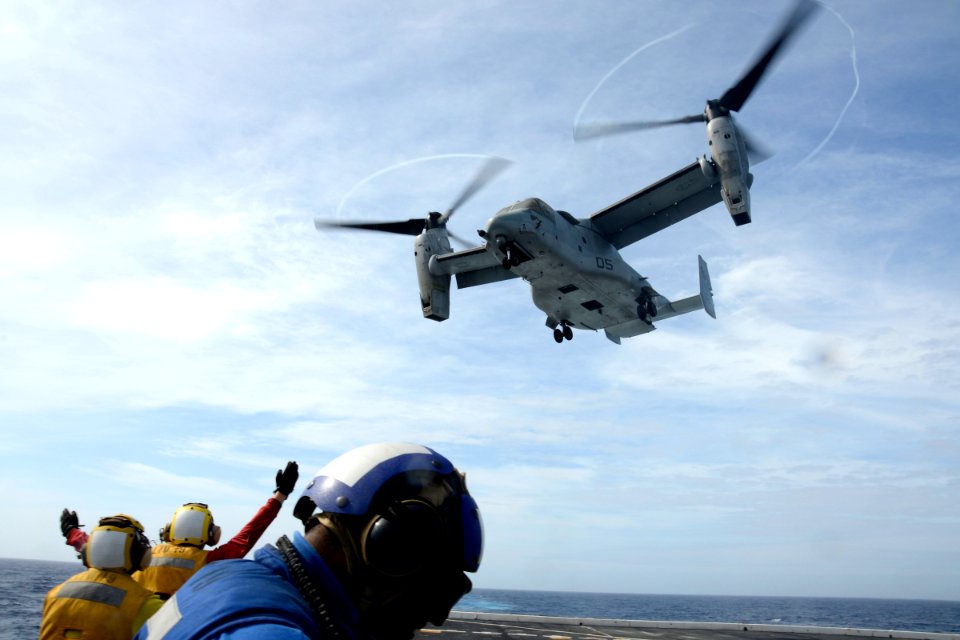USS Mesa Verde flight deck operations 140215-N-HB951-127