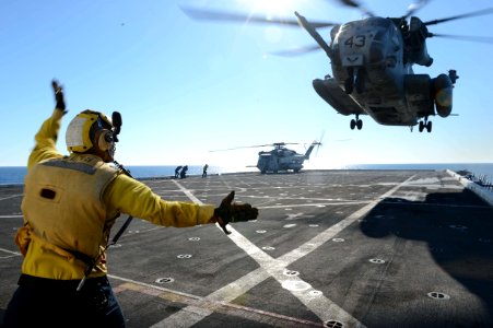 USS Mesa Verde operations 141027-N-BD629-086