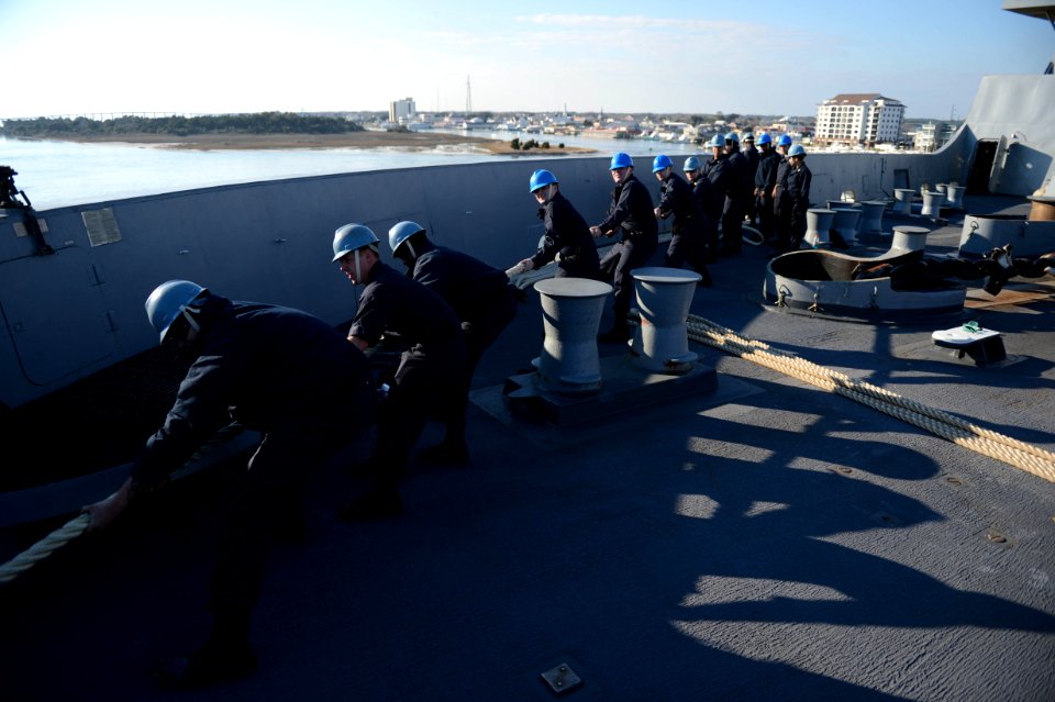 USS Mesa Verde sea and anchor evolution 140209-N-BD629-397