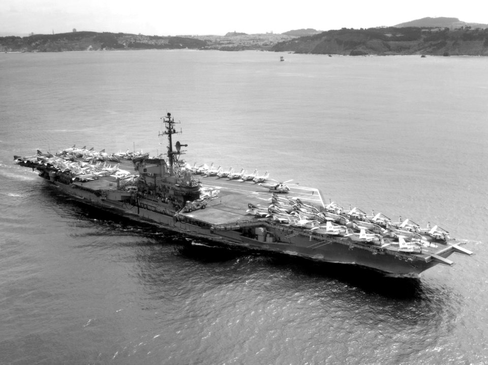 USS Midway (CVA-41) leaving San Francisco Bay, California (USA), 10 April 1972 (6484606)
