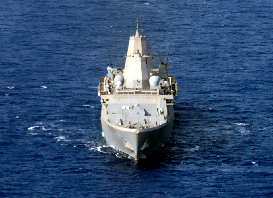 USS Mesa Verde underway 140610-N-HB951-703