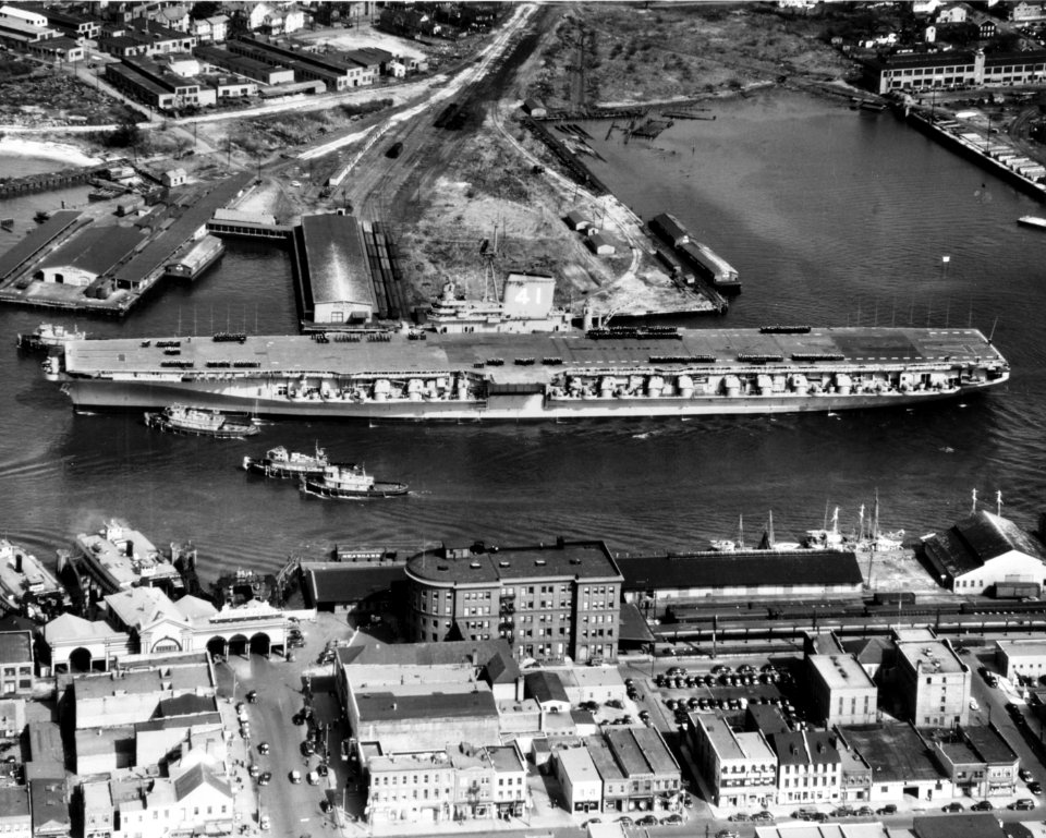 USS Midway (CVB-41) passing Portsmouth, Virginia (USA) on 4 April 1947