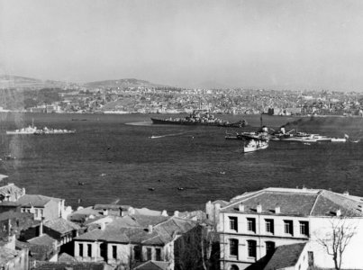 USS Missouri (BB-63), USS Power (DD-839) and TCG Yavuz (B-70) off Istanbul on 5 April 1946