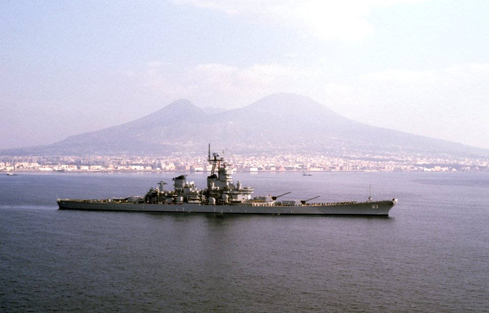 USS Missouri (BB-63) off Naples on shakedown, November 1986 (DN-ST-87-06683)