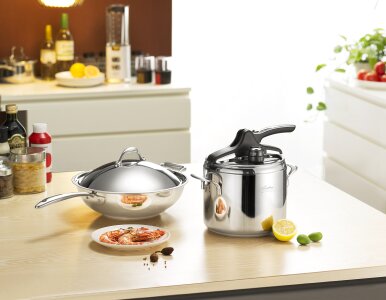 Cooking utensils device wok