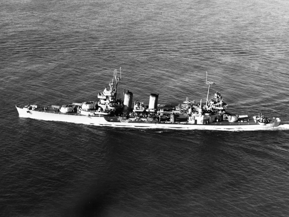 USS Minneapolis (CA-36) underway on 9 November 1943 (80-G-276720)