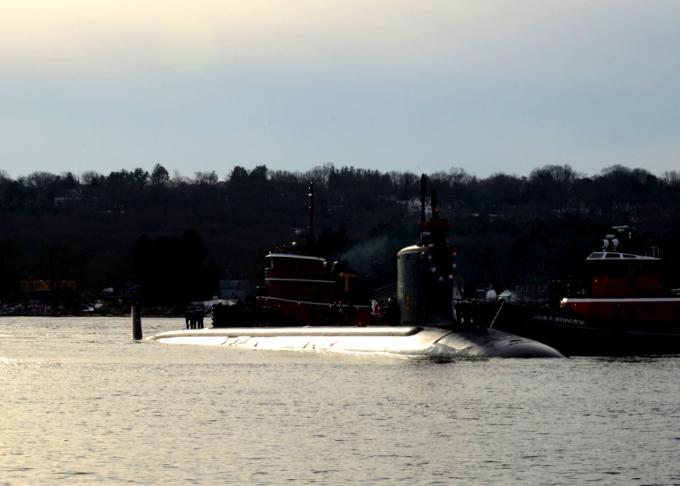 USS Missouri completes maiden 6-month deployment 131220-N-TN558-056