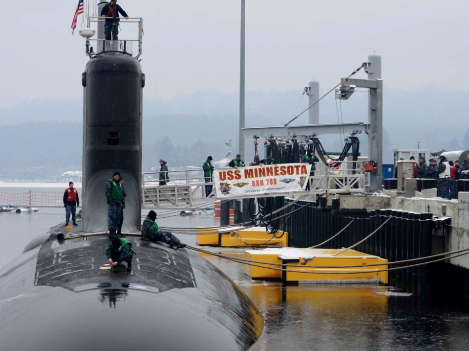 USS Minnesota (SSN 783) completes a two-day transit 140110-N-TN558-151