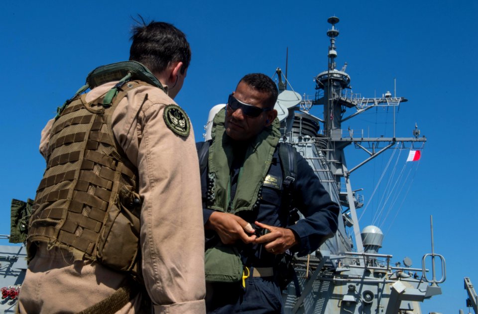 USS Mitscher (DDG 57) 141019-N-RB546-043 (14986504304)