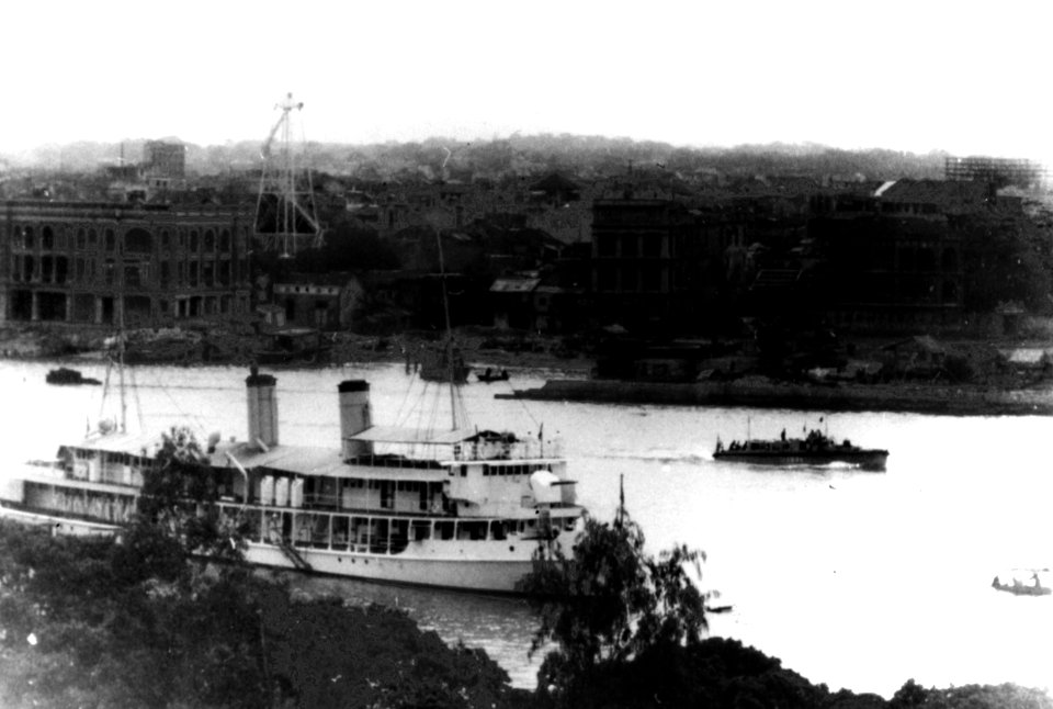 USS Mindanao (PR-8) at anchor off Shamian Island, China, in the autumn of 1938 (NH 80167)