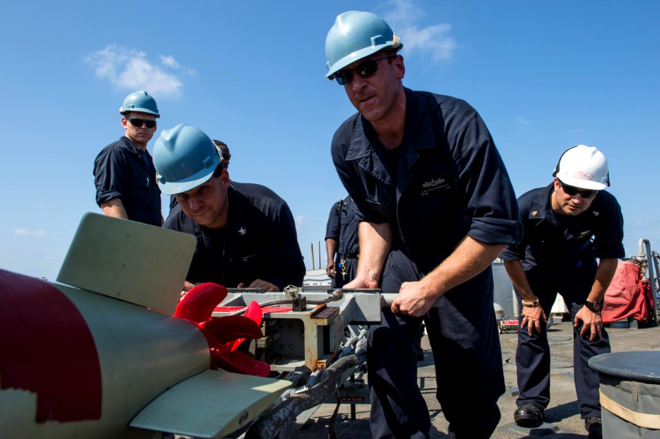 USS Mitscher (DDG 57) 141020-N-RB546-093 (15421636480)