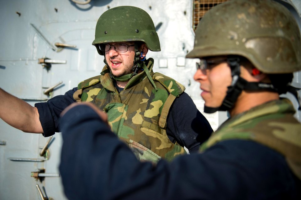 USS Mitscher (DDG 57) 141119-N-RB546-419 (15856023192)