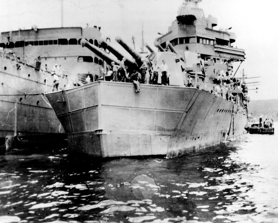 USS Minneapolis (CA-36) at Espiritu Santo in January 1943, after being fitted with a temporary bow (NH 46013)