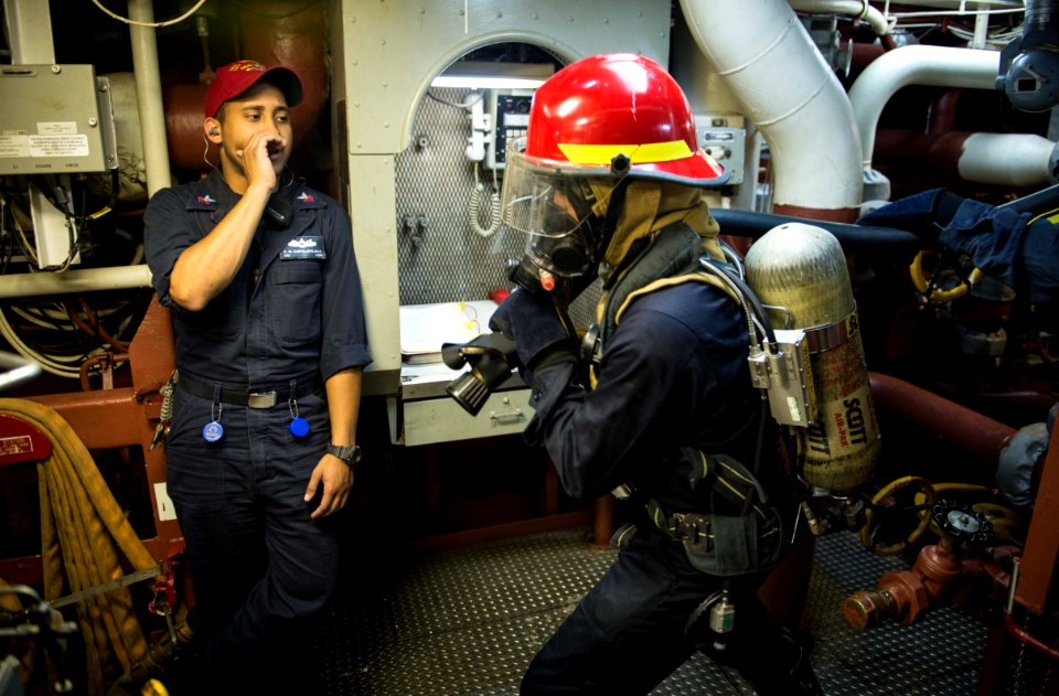 USS Mitscher (DDG 57) 141020-N-RB546-281 (14987083613)