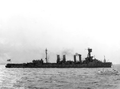 USS Milwaukee (CL-5) off the New York Naval Shipyard on 7 January 1942 (19-N-27088)