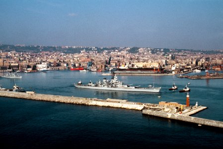 USS Missouri (BB-63) departing Naples with tug assistance, November 1986 (DN-ST-87-02568)