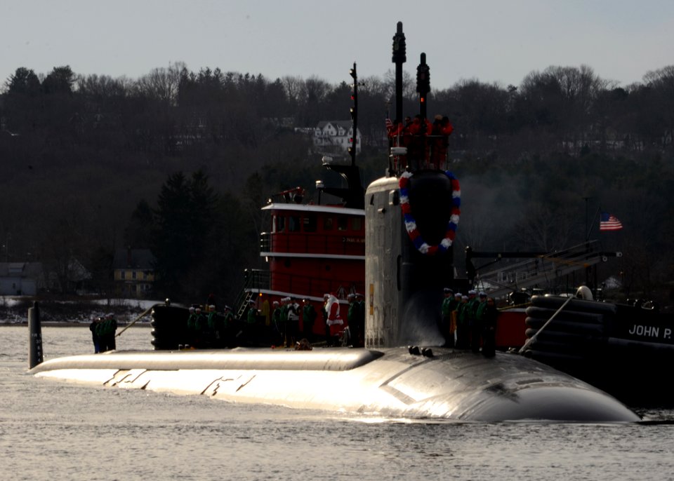 USS Missouri (SSN-780) arrives at New London in December 2103