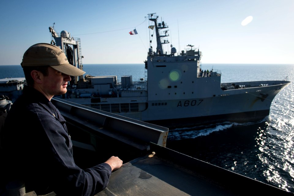 USS Mitscher (DDG 57) 150301-N-RB546-086 (16584698080)