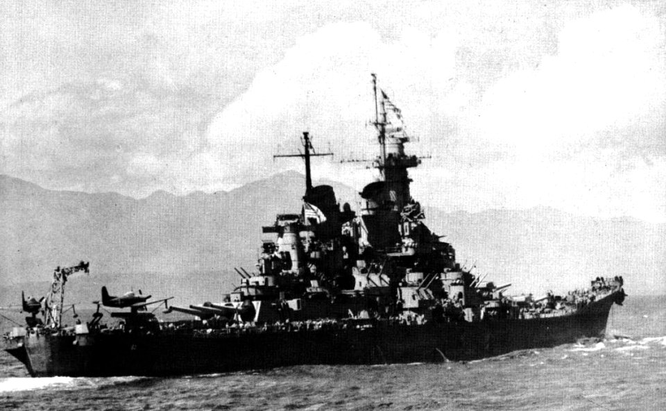 USS Missouri (BB-63) underway c1945