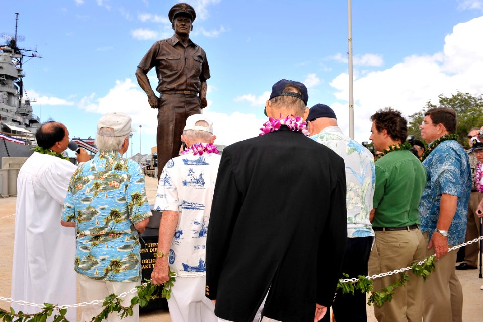 USS Missouri Memorial Association commemorates 68th anniversary of the end of World War II, unveils statue of Fleet Adm. Chester W. Nimitz 130902-N-PJ759-203