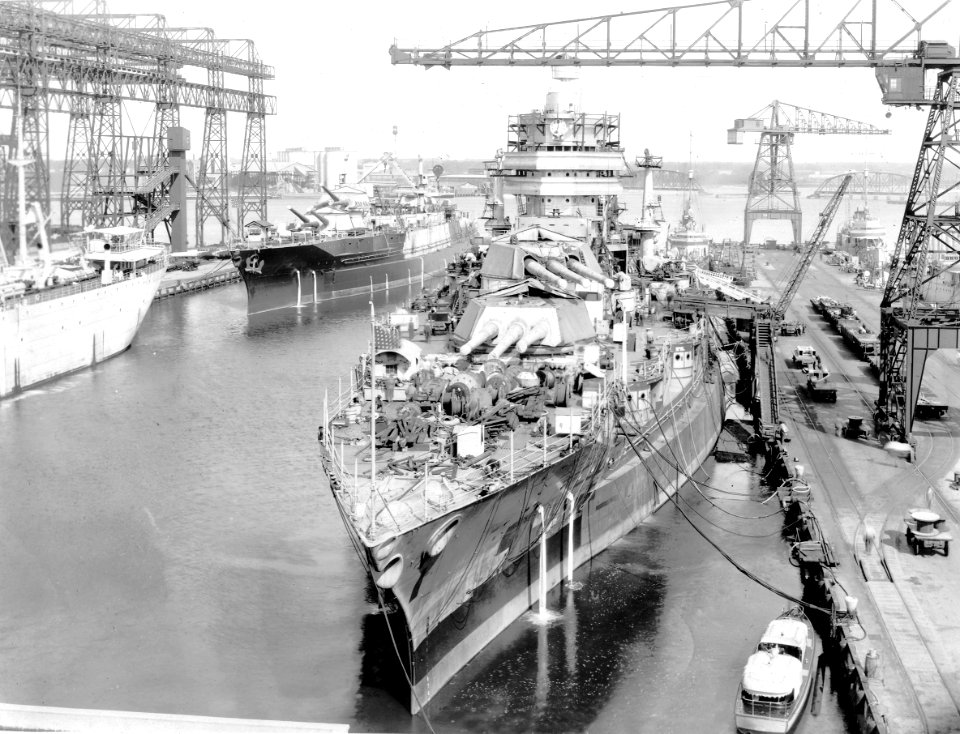 USS Mississippi (BB-41) and USS Idaho (BB-42) at the Norfolk Navy Yard in May 1933