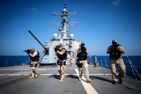 USS Mitscher (DDG 57) 141021-N-RB546-041 (14987078333)