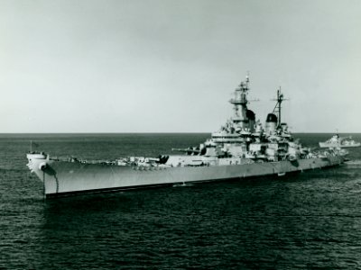 USS Missouri (BB-63) anchored off Wonsan (Korea) on 25 October 1950