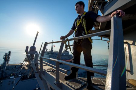 USS Mitscher (DDG 57) 141113-N-RB546-308 (15831602955)