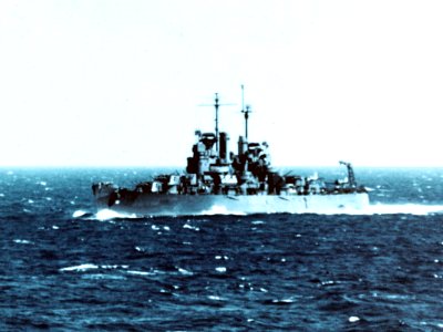 USS Mobile (CL-63) underway, circa in late August 1943 (80-G-K-15285)