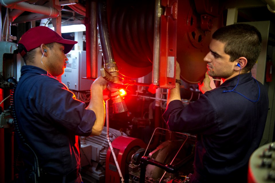USS Mitscher (DDG 57) 141020-N-RB546-175 (15583547886)